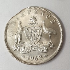 AUSTRALIA 1963 . SIXPENCE . ERROR . CLIPPED BITTEN EDGE